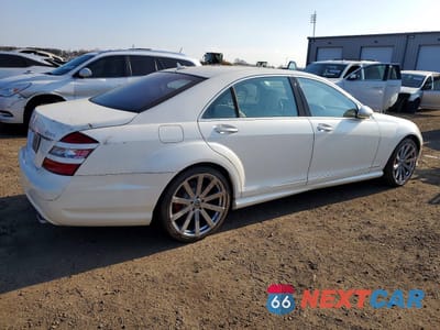 Trzecie zdjęcie samochodu z tyłu: 2009 MERCEDES-BENZ S 550 4MATIC VIN:WDDNG86X19A258190 - miniatura