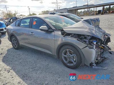 Czwarte zdjęcie samochodu z boku: 2025 KIA K4 LX VIN:3KPFT4DE5SE186353 - miniatura