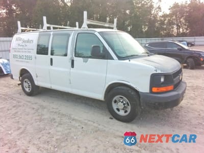 Czwarte zdjęcie samochodu z boku: 2011 CHEVROLET EXPRESS G2500 VIN:1GCWGFCA5B1187018 - miniatura