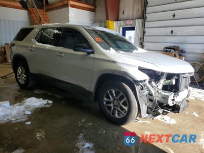 Czwarte zdjęcie samochodu z boku: 2022 CHEVROLET TRAVERSE LS VIN:1GNEVFKW7NJ153799 - miniatura