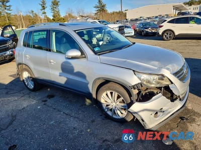 Czwarte zdjęcie samochodu z boku: 2011 VOLKSWAGEN TIGUAN S VIN:WVGBV7AX7BW561354 - miniatura