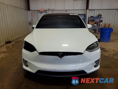 Piąte zdjęcie samochodu w środku: 2018 TESLA MODEL X VIN:5YJXCAE29JF117455 - miniatura