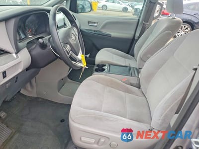 Zdjęcie 7 z 12 samochodu: 2017 TOYOTA SIENNA LE VIN:5TDKZ3DC8HS776292 - miniatura