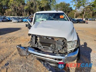 Piąte zdjęcie samochodu w środku: 2018 RAM 2500 ST VIN:3C6UR5CJ2JG296958 - miniatura