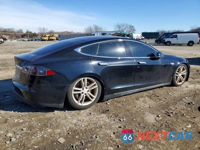 Trzecie zdjęcie samochodu z tyłu: 2013 TESLA MODEL S VIN:5YJSA1CG6DFP08040 - miniatura