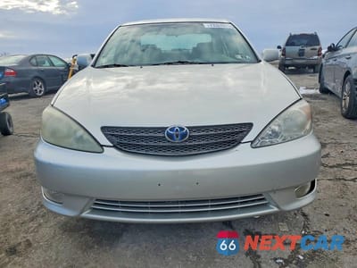 Piąte zdjęcie samochodu w środku: 2002 TOYOTA CAMRY LE VIN:4T1BE32K92U601246 - miniatura