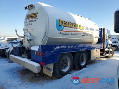 Trzecie zdjęcie samochodu z tyłu: 2002 INTERNATIONAL 4600 SEPTIC TRUCK VIN:1HTMSADR22J030191 - miniatura
