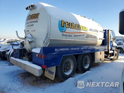 Trzecie zdjęcie samochodu z tyłu: 2002 INTERNATIONAL 4600 SEPTIC TRUCK VIN:1HTMSADR22J030191 - miniatura