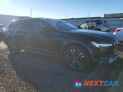 Czwarte zdjęcie samochodu z boku: 2019 VOLVO V90 CROSS COUNTRY T5 MOMENTUM VIN:YV4102NKXK1079617 - miniatura