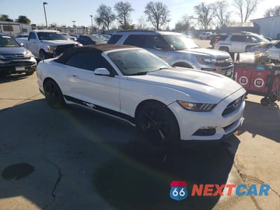 Czwarte zdjęcie samochodu z boku: 2015 FORD MUSTANG VIN:1FATP8UH2F5370245 - miniatura