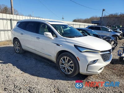 Czwarte zdjęcie samochodu z boku: 2023 BUICK ENCLAVE ESSENCE VIN:5GAERBKW2PJ197798 - miniatura