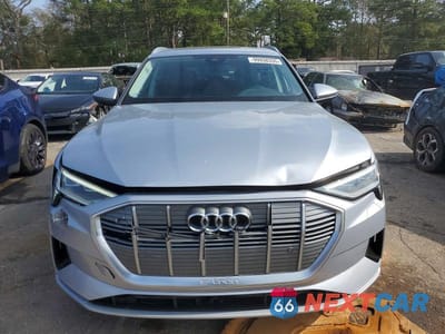 Piąte zdjęcie samochodu w środku: 2022 AUDI E-TRON PREMIUM PLUS VIN:WA1LAAGEXNB040609 - miniatura