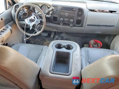 Zdjęcie 8 z 13 samochodu: 2009 CHEVROLET SILVERADO TRUCK CAB AND CHASSIS VIN:1GBJK73619F121173 - miniatura