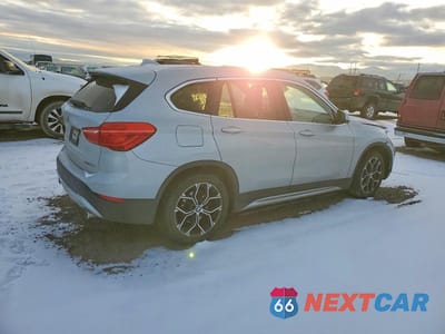 Trzecie zdjęcie samochodu z tyłu: 2020 BMW X1 XDRIVE28I VIN:WBXJG9C0XL5P77229 - miniatura