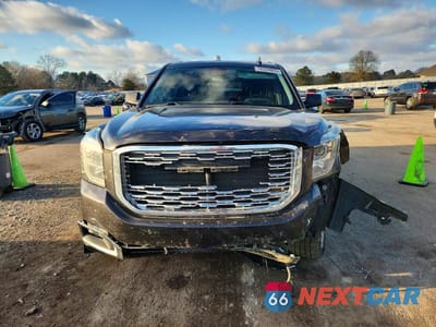 Piąte zdjęcie samochodu w środku: 2018 GMC YUKON XL DENALI VIN:1GKS1HKJ4JR239904 - miniatura