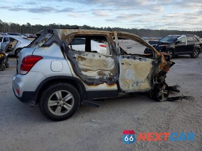 Trzecie zdjęcie samochodu z tyłu: 2021 CHEVROLET TRAX 1LT VIN:KL7CJLSB6MB323857 - miniatura