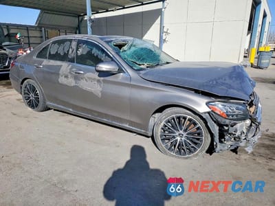 Czwarte zdjęcie samochodu z boku: 2020 MERCEDES-BENZ C 300 VIN:W1KWF8DB1LR602950 - miniatura