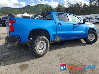 Trzecie zdjęcie samochodu z tyłu: 2025 CHEVROLET SILVERADO K1500 LT TRAIL BOSS VIN:3GCUKFEDXSG290952 - miniatura