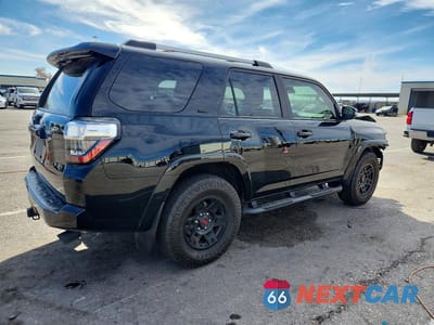 Trzecie zdjęcie samochodu z tyłu: 2022 TOYOTA 4RUNNER VIN:JTEFU5JR2N5255604 - miniatura