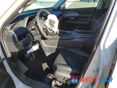 Zdjęcie 7 z 14 samochodu: 2024 TOYOTA GRAND HIGHLANDER XLE VIN:5TDAAAB55RS050757 - miniatura