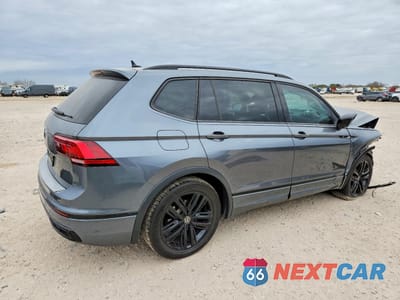 Trzecie zdjęcie samochodu z tyłu: 2022 VOLKSWAGEN TIGUAN SE R-LINE BLACK VIN:3VVCB7AX9NM097698 - miniatura