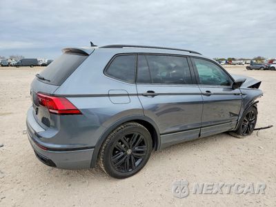 Trzecie zdjęcie samochodu z tyłu: 2022 VOLKSWAGEN TIGUAN SE R-LINE BLACK VIN:3VVCB7AX9NM097698 - miniatura