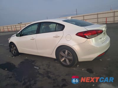 Drugie zdjęcie samochodu z przodu: 2018 KIA FORTE LX VIN:3KPFL4A73JE178403 - miniatura