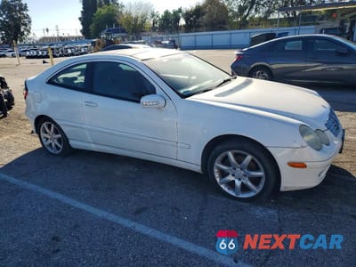 Czwarte zdjęcie samochodu z boku: 2002 MERCEDES-BENZ C 230K SPORT COUPE VIN:WDBRN47J22A325081 - miniatura