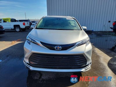 Piąte zdjęcie samochodu w środku: 2024 TOYOTA SIENNA XLE 7-PASSENGER VIN:5TDYRKEC6RS212242 - miniatura