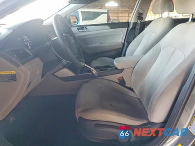 Zdjęcie 7 z 12 samochodu: 2017 HYUNDAI SONATA VIN:KMHE24L37HA063191 - miniatura