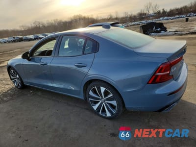 Drugie zdjęcie samochodu z przodu: 2022 VOLVO S60 B5 MOMENTUM VIN:7JRL12FZ6NG155941 - miniatura