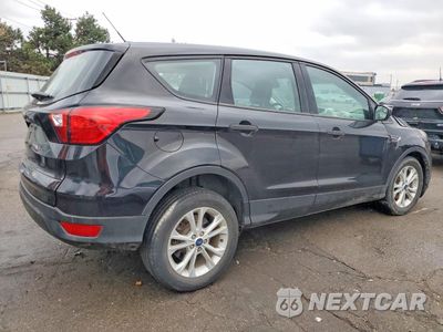 Trzecie zdjęcie samochodu z tyłu: 2019 FORD ESCAPE S VIN:1FMCU0F70KUB76513 - miniatura