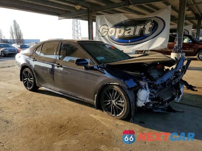 Czwarte zdjęcie samochodu z boku: 2022 TOYOTA CAMRY XSE VIN:4T1K61AK1NU718567 - miniatura