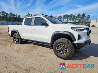 Czwarte zdjęcie samochodu z boku: 2023 CHEVROLET COLORADO ZR2 VIN:1GCPTFEK8P1262226 - miniatura