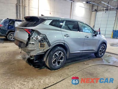 Trzecie zdjęcie samochodu z tyłu: 2025 KIA SPORTAGE LX VIN:KNDPU3DF6S7368566 - miniatura