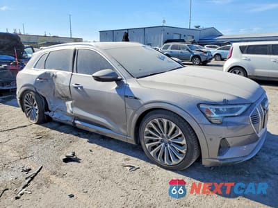 Czwarte zdjęcie samochodu z boku: 2019 AUDI E-TRON PRESTIGE VIN:WA1VABGE7KB017704 - miniatura