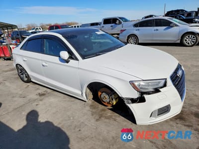 Czwarte zdjęcie samochodu z boku: 2018 AUDI A3 PREMIUM VIN:WAUAUGFF0J1031237 - miniatura