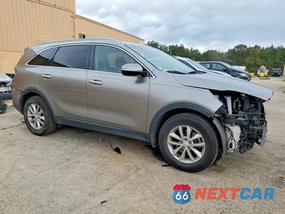 Czwarte zdjęcie samochodu z boku: 2016 KIA SORENTO LX VIN:5XYPG4A38GG033049 - miniatura