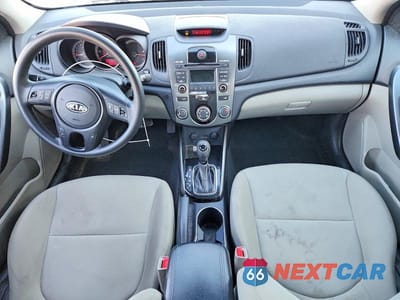 Zdjęcie 8 z 12 samochodu: 2013 KIA FORTE EX VIN:KNAFU4A24D5702236 - miniatura