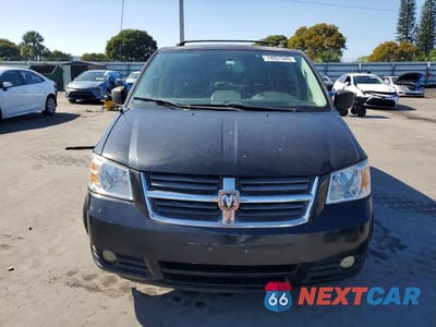 Piąte zdjęcie samochodu w środku: 2010 DODGE GRAND CARAVAN SXT VIN:2D4RN5D15AR211584 - miniatura