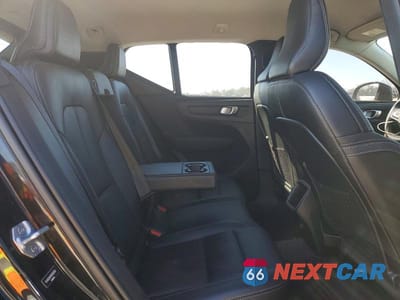 Zdjęcie 11 z 12 samochodu: 2021 VOLVO XC40 T5 MOMENTUM VIN:YV4162UK8M2600508 - miniatura