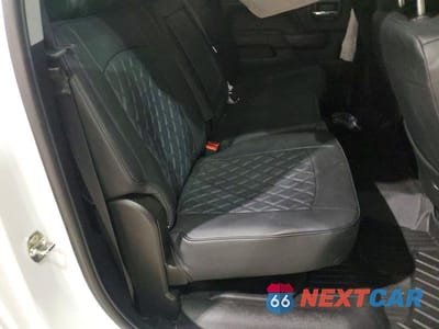 Zdjęcie 10 z 12 samochodu: 2018 GMC SIERRA K2500 SLT VIN:1GT12TEY5JF284240 - miniatura