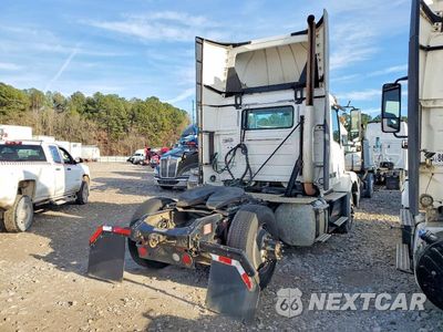 Czwarte zdjęcie samochodu z boku: 2017 VOLVO VN VNL VIN:4V4N39TG9HN987968 - miniatura
