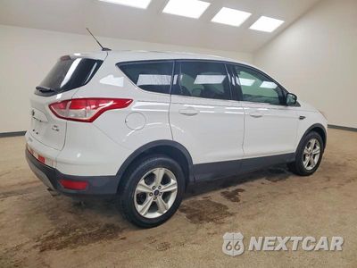 Trzecie zdjęcie samochodu z tyłu: 2016 FORD ESCAPE SE VIN:1FMCU9GXXGUC36811 - miniatura