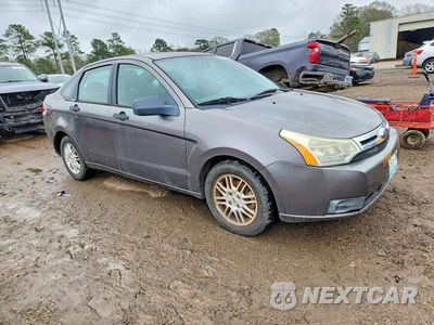 Czwarte zdjęcie samochodu z boku: 2010 FORD FOCUS SE VIN:1FAHP3FN5AW162262 - miniatura