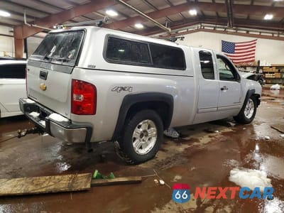 Trzecie zdjęcie samochodu z tyłu: 2013 CHEVROLET SILVERADO K1500 LT VIN:1GCRKSE76DZ413786 - miniatura