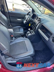 Piąte zdjęcie samochodu w środku: 2015 JEEP COMPASS LATITUDE VIN:1C4NJDEB5FD162504 - miniatura