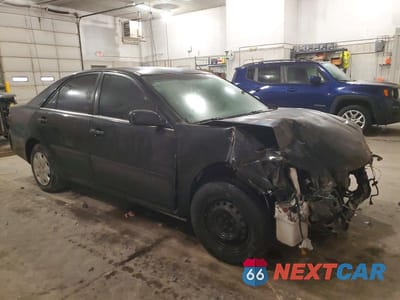 Czwarte zdjęcie samochodu z boku: 2005 TOYOTA CAMRY LE VIN:4T1BE32K55U047823 - miniatura
