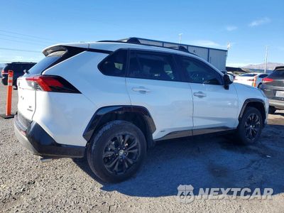 Trzecie zdjęcie samochodu z tyłu: 2024 TOYOTA RAV4 SE VIN:JTM16RFV7RJ060889 - miniatura