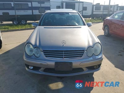 Piąte zdjęcie samochodu w środku: 2005 MERCEDES-BENZ C 55 AMG VIN:WDBRF76J25F663118 - miniatura